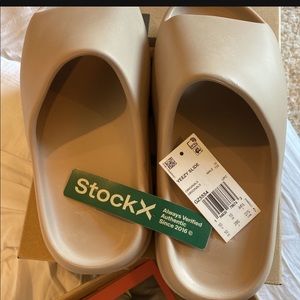 Yeezy slides size 10 stockx brand new never worn